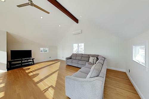 Beach Landing Lodge