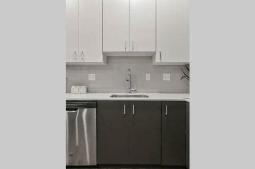 Luxury Apartment With Gym, Steps From Commuter Rail #2009