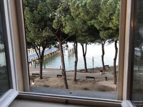 Apartamento Uno Sguardo Sul Lago Appartam