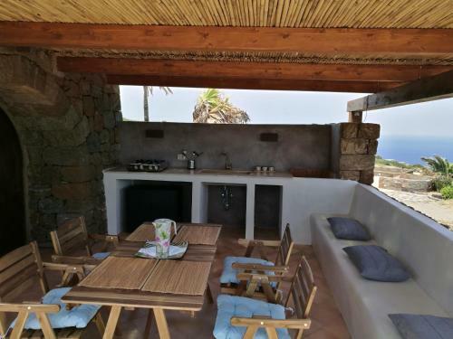 Hostal Dammusi Il Carrubo