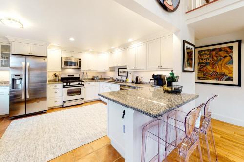 Penthouse On Commercial