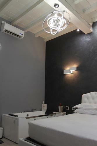 Jacuzzi Apartament By Parmacentro B&B