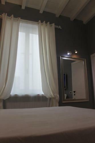 Jacuzzi Apartament By Parmacentro B&B