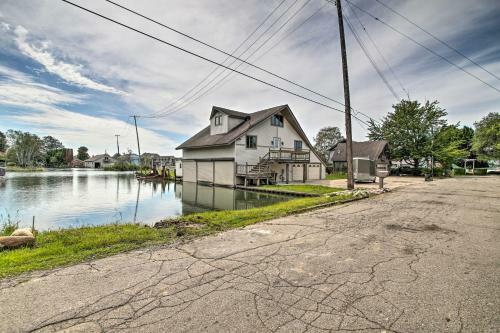 St Clair Riverfront Home Boat Slip And Canoe!