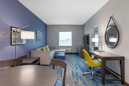 Hotel Comfort Inn & Suites