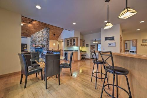 Spacious Bellaire Home On Cedar River Course