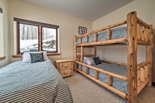 Spacious Bellaire Home On Cedar River Course
