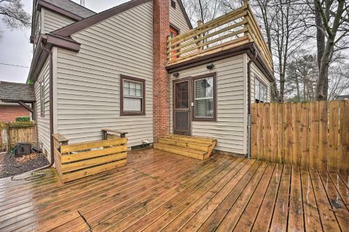 Lovely Benton Harbor Home With 2 Private Decks!