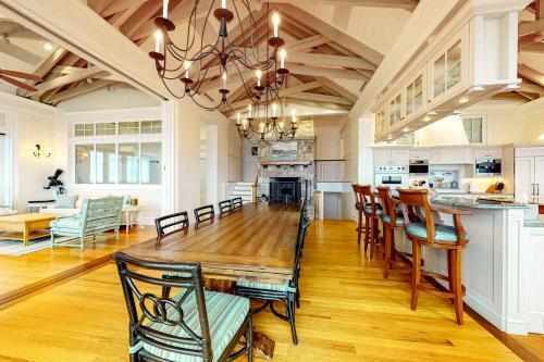 Beautiful Beachfront Five Bedroom Home