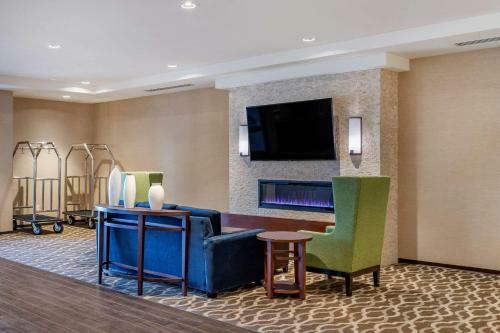 Hotel Comfort Inn & Suites