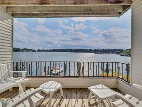 222 Edgewater Inn