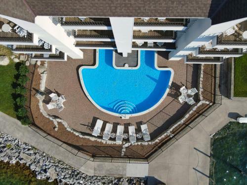 111 Edgewater Inn