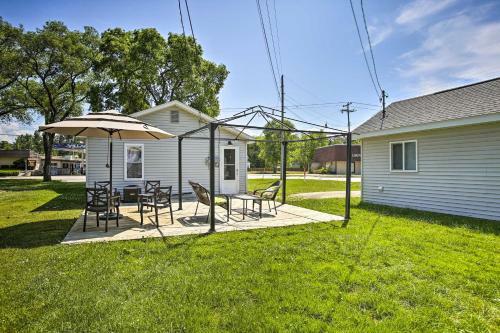 Cozy Elk Rapids Home With Yard Walk To 2 Lakes