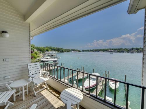 343 Edgewater Inn