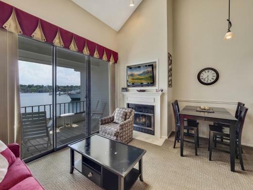 343 Edgewater Inn