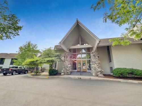 377 Edgewater Inn