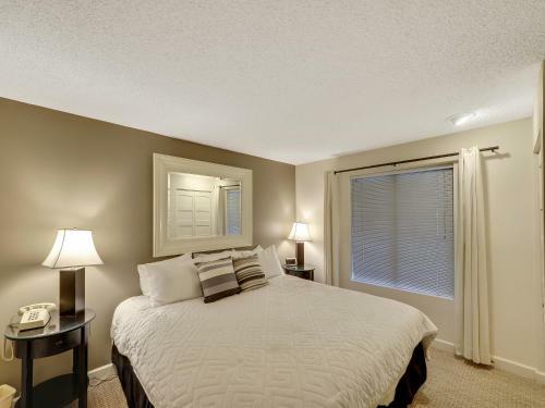 229 Edgewater Inn