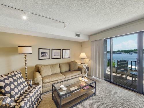 229 Edgewater Inn