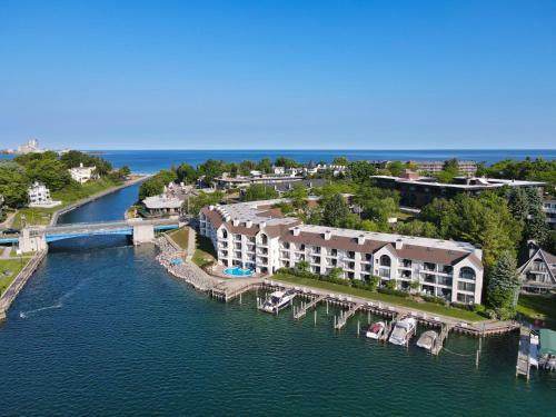 232 Edgewater Inn