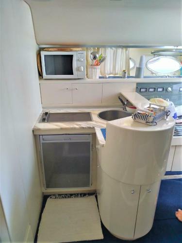 Desir� Charming House Boat