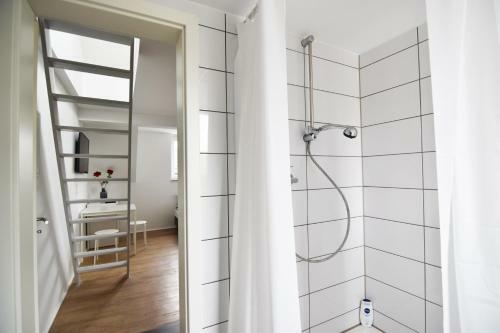 City Apartment K�ln, Messenah