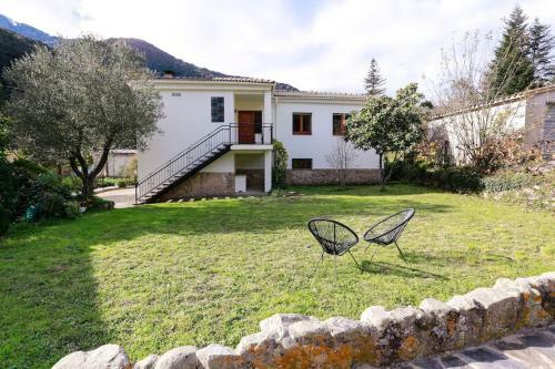 Can Matret, Casa Amb Jard� En Un Entorn Rural
