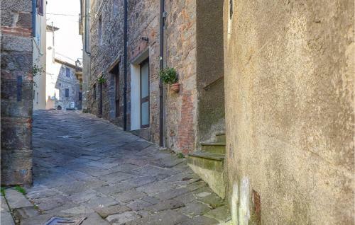 Beautiful Apartment In Piancastagnaio With 3 Bedrooms