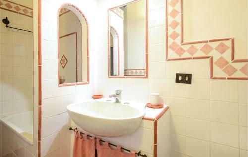 Beautiful Apartment In Piancastagnaio With 3 Bedrooms