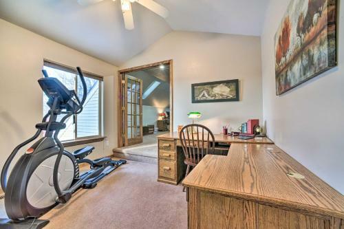 Homey Lakefront Hideaway With 2 Decks And Dock!