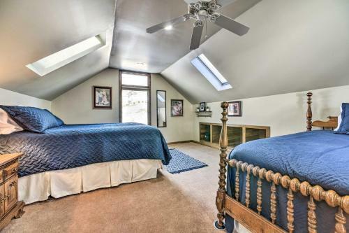 Homey Lakefront Hideaway With 2 Decks And Dock!
