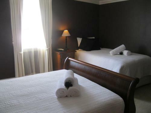 Hostal Heritage Guesthouse