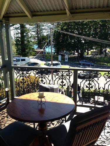 Hostal Heritage Guesthouse