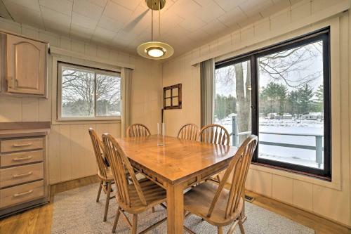 Charming Lakefront Home With Fire Pit And Yard!