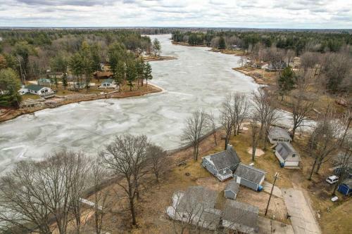 Charming Lakefront Home With Fire Pit And Yard!