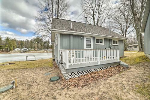 Charming Lakefront Home With Fire Pit And Yard!
