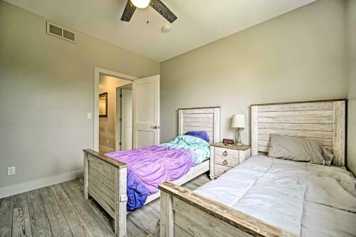Modern Apartment With Deck 3 Mi To Grass Lake!