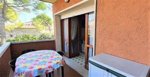 Residence With Pool - Two Bedroom Apartment With Balcony