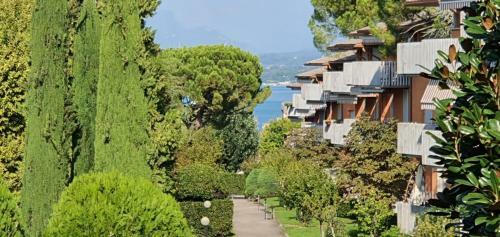 Residence With Pool - Two Bedroom Apartment With Balcony