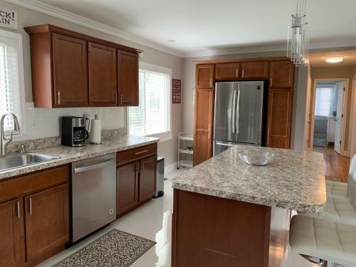 Elegant & Spacious 3/2 Gem In Harper Woods