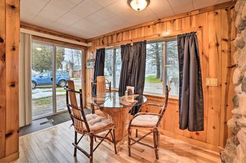 Cozy And Rustic Cottage With Houghton Lake Access