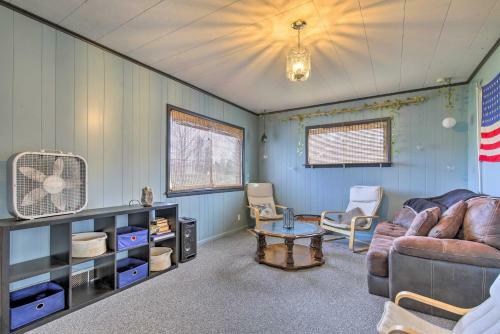 Pet-friendly Up North Getaway With Fire Pit!