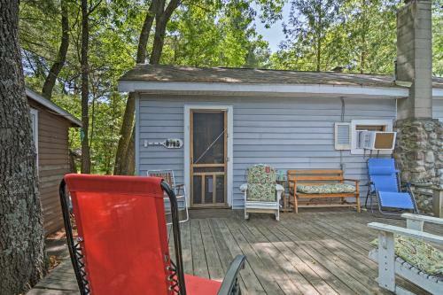 Waterfront Lake Cabin With Boat Dock, Fire Pit And Kayaks