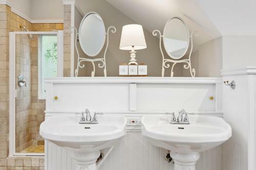 Lakeside Bliss