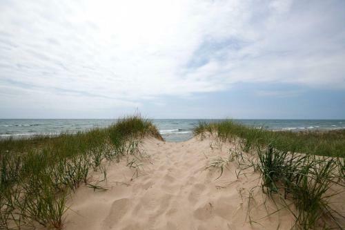 Pet-friendly Ludington Retreat With Fire Pit!