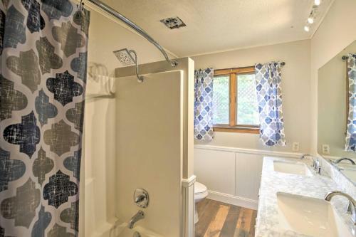 Pet-friendly Ludington Retreat With Fire Pit!