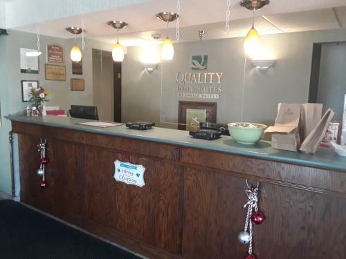 Hotel Quality Inn & Suites