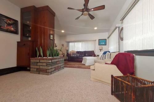 Huge Historic, W/large Yard & Close To Beach