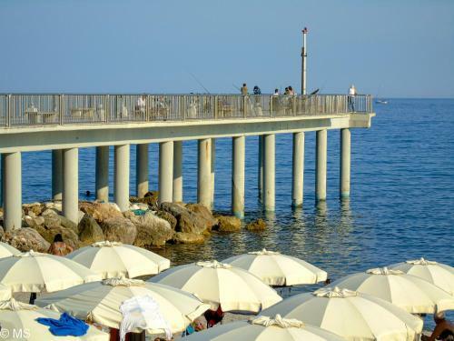 Apartamento Trilocale Con Posto Auto,ac E Wifi A 150m Dal Mare