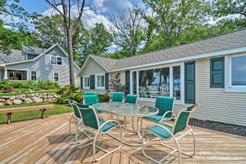 Higgins Lake House And Bunkhouse With Dock