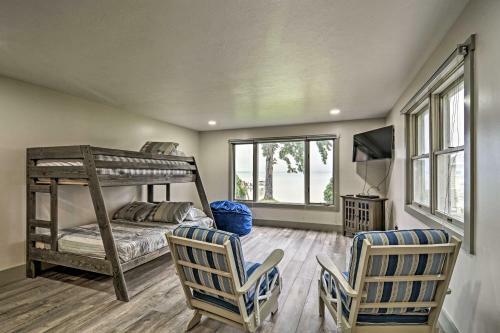 Higgins Lake House And Bunkhouse With Dock